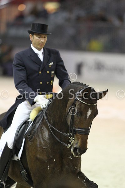 LAUGKS_MEGGLE\'S WELTTALL_MILANO_2011_SS3_9890.jpg